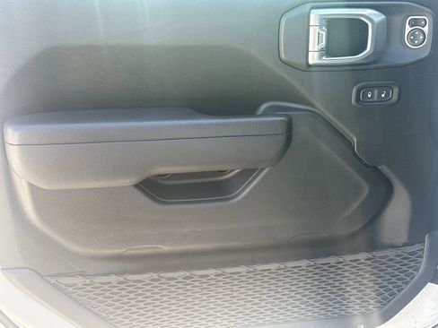 Used 2022 Jeep Wrangler Unlimited Sport w/ Sun And Sound Package AWD/4WD image 10