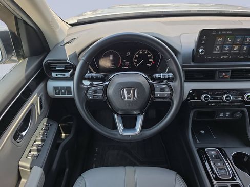 Used 2025 Honda Pilot EX-L image 13