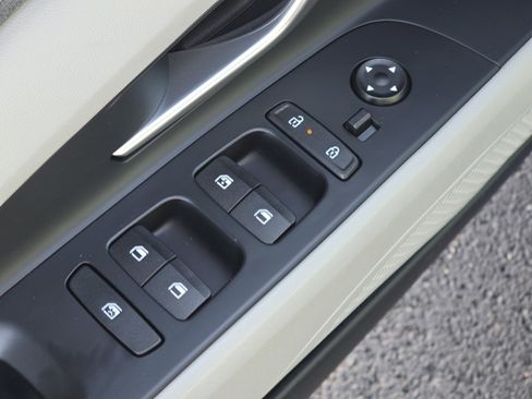 Used 2024 Hyundai Elantra Limited image 26