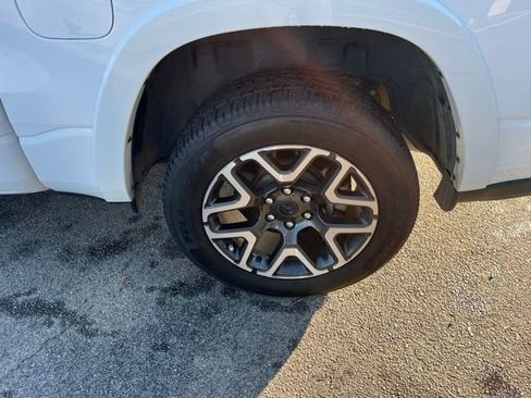 Used 2025 RAM 1500 Laramie AWD/4WD image 32