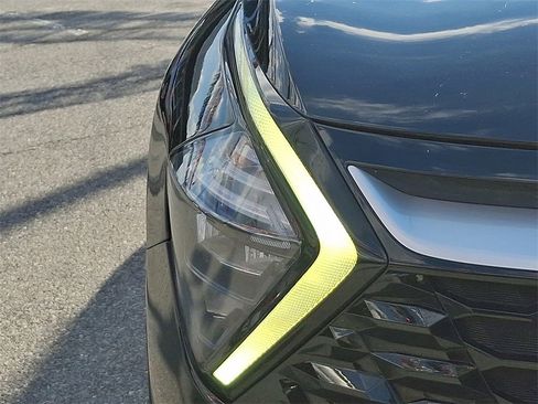 Used 2023 Kia Sportage EX image 11