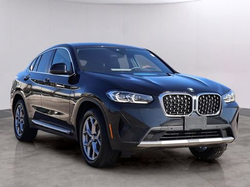 Used 2025 BMW X4 xDrive30i image 3