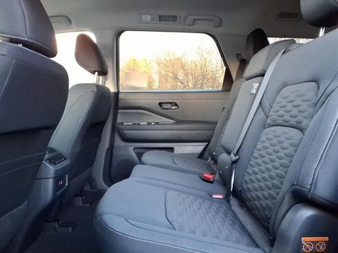 New 2025 Nissan Pathfinder SV w/ Black Appearance Package image 9