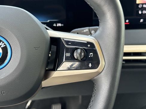 Used 2025 BMW iX xDrive50 image 30