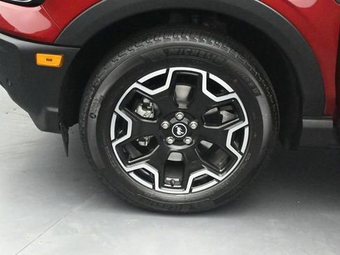 Certified 2025 Ford Bronco Sport Outer Banks w/ Outer Banks Tech Package+ AWD/4WD image 36