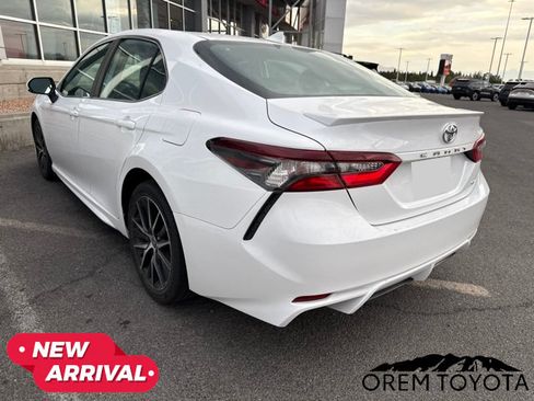 Used 2024 Toyota Camry SE FWD image 9