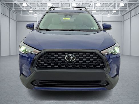 Used 2023 Toyota Corolla Cross LE image 2
