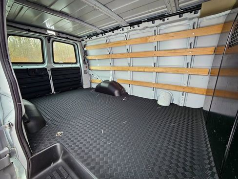 Used 2024 Chevrolet Express 2500 w/ Driver Convenience Package image 25