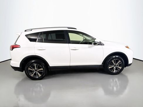 Used 2018 Toyota RAV4 XLE FWD image 8