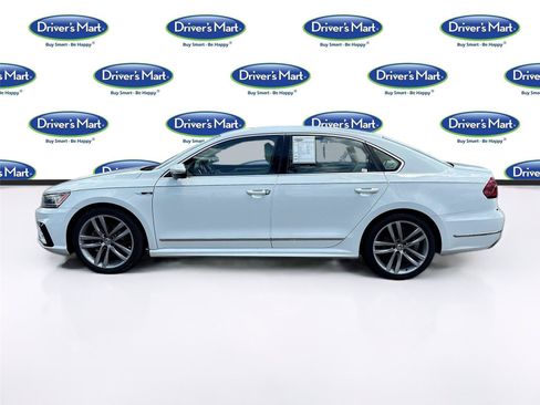 Used 2017 Volkswagen Passat 1.8T R-Line w/ R-Line Lighting Package FWD image 4