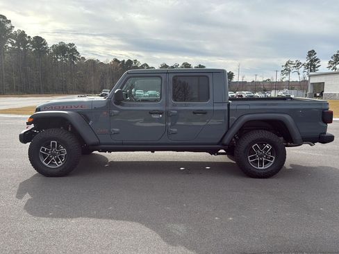 New 2025 Jeep Gladiator Mojave image 4