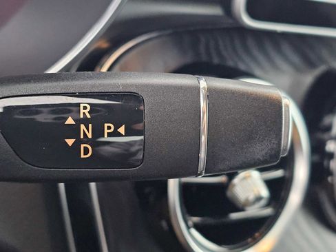 Used 2019 Mercedes-Benz GLC 350e 4MATIC image 31