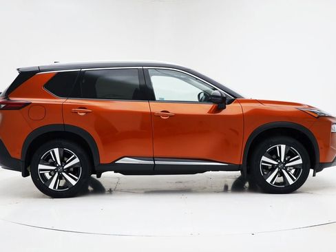 Used 2023 Nissan Rogue SL w/ SL Premium Package image 2