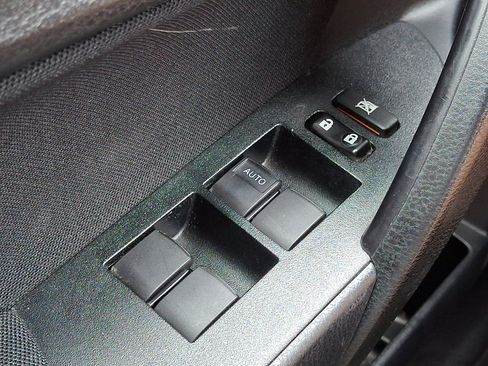 Used 2017 Toyota Corolla LE w/ Carpet Mat Package (TMS) FWD image 25