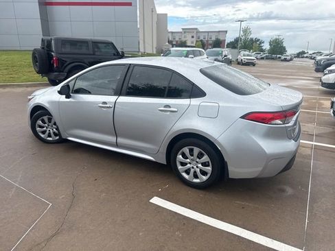 Used 2025 Toyota Corolla LE FWD image 5