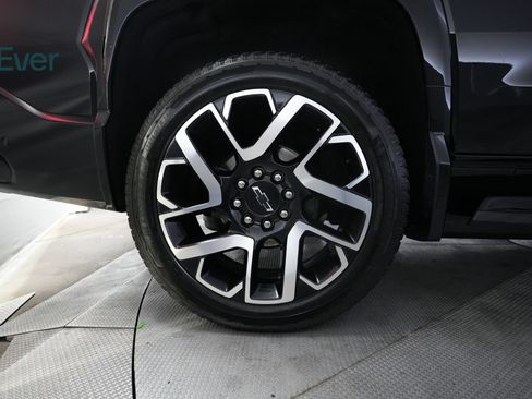 Used 2025 Chevrolet Silverado EV RST AWD/4WD image 16