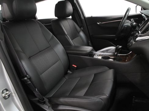 Used 2014 Chevrolet Impala LT w/ Convenience Package image 16