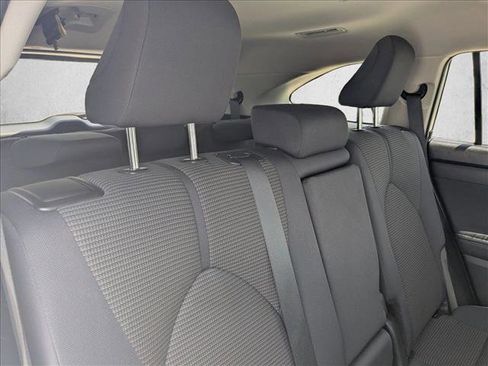 Used 2024 Toyota Highlander LE AWD/4WD image 18