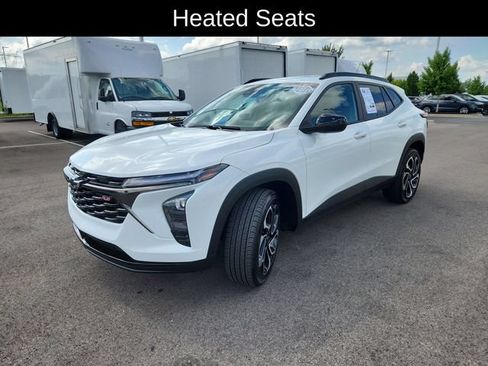 Used 2024 Chevrolet Trax RS w/ Sunroof Package FWD image 3