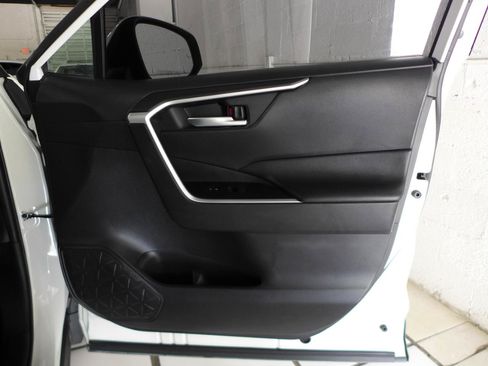 Used 2021 Toyota RAV4 XLE w/ Convenience Package FWD image 67