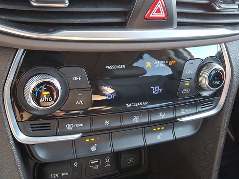 Used 2020 Hyundai Santa Fe SEL image 16