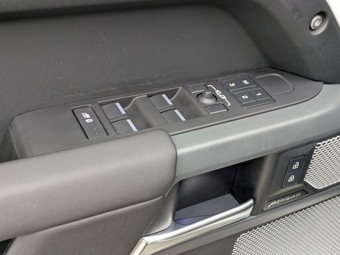 Certified 2024 Land Rover Defender 130 X-Dynamic SE image 13