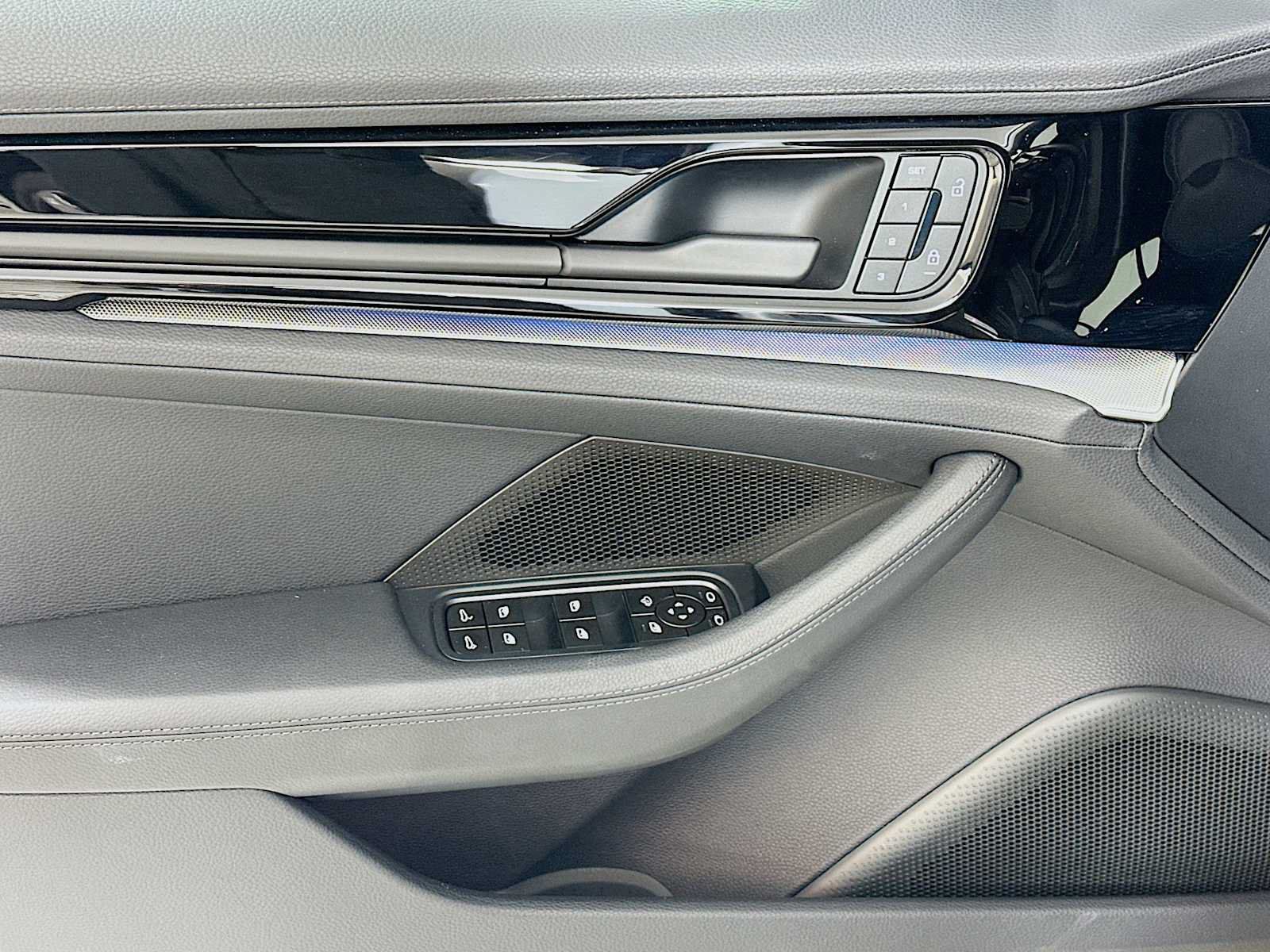 Certified 2025 Porsche Panamera RWD image 11