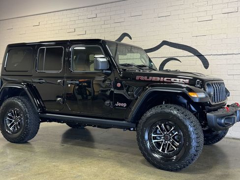 Used 2024 Jeep Wrangler Unlimited Rubicon AWD/4WD image 2