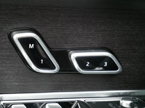 Used 2023 Land Rover Range Rover Autobiography image 15