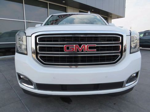 Used 2019 GMC Yukon XL SLT image 2