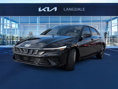 Used 2025 Hyundai Elantra Limited image 11