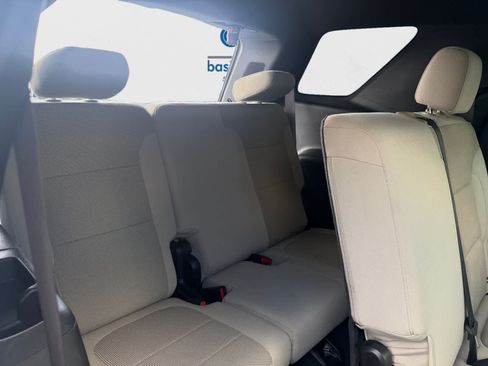 Used 2022 Chevrolet Traverse LS FWD image 18