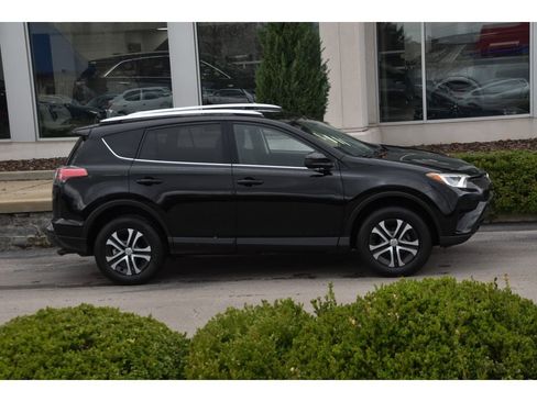 Used 2016 Toyota RAV4 LE image 3