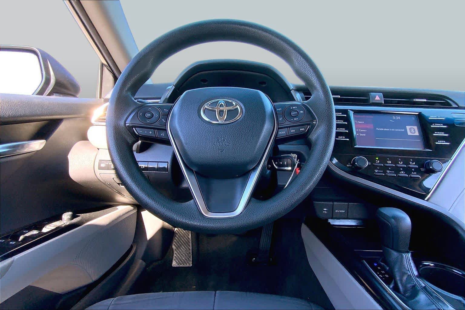 Used 2018 Toyota Camry LE FWD image 6