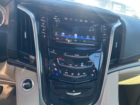 Used 2020 Cadillac Escalade Luxury w/ LPO, Radiant Package image 14