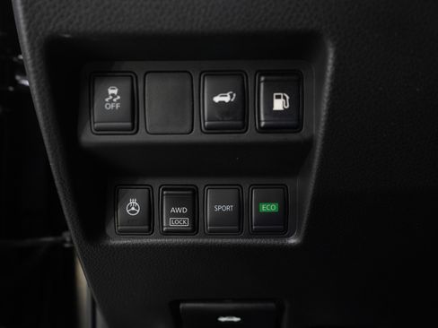 Used 2018 Nissan Rogue SV w/ Sun & Sound Touring Package image 26