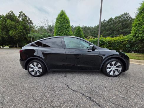 Used 2021 Tesla Model Y Long Range AWD/4WD image 6