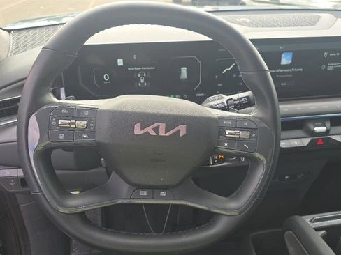 Used 2024 Kia EV9 Land image 11