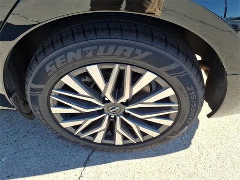 Used 2024 Nissan Altima 2.5 SV image 16