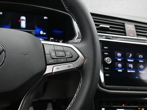 Used 2022 Volkswagen Tiguan SE FWD image 16