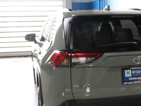 Used 2022 Toyota RAV4 XLE AWD/4WD image 36