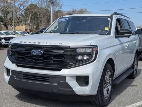 Certified 2025 Ford Expedition Active image 7