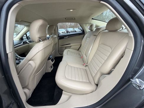 Used 2014 Ford Fusion SE w/ Equipment Group 202A image 21