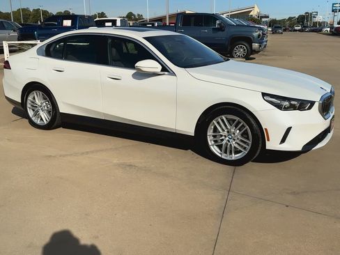 Used 2024 BMW 530i w/ Convenience Package image 5