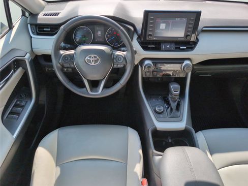Used 2022 Toyota RAV4 XLE Premium AWD/4WD image 29