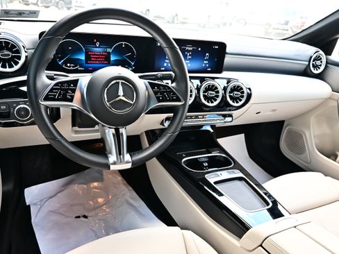 Used 2025 Mercedes-Benz CLA 250 4MATIC image 20