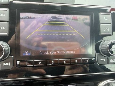 Used 2017 Honda CR-V LX image 11