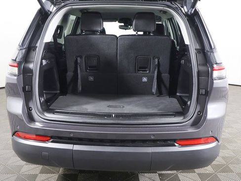 Used 2023 Jeep Grand Cherokee L Limited w/ Black Appearance Package AWD/4WD image 18