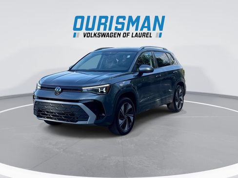 Used 2025 Volkswagen Taos SE AWD/4WD image 4