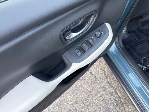 Used 2025 Honda HR-V LX image 11